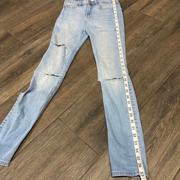 Hollister High Rise- super Skinny Ripped Jeans - Picture 10 of 12